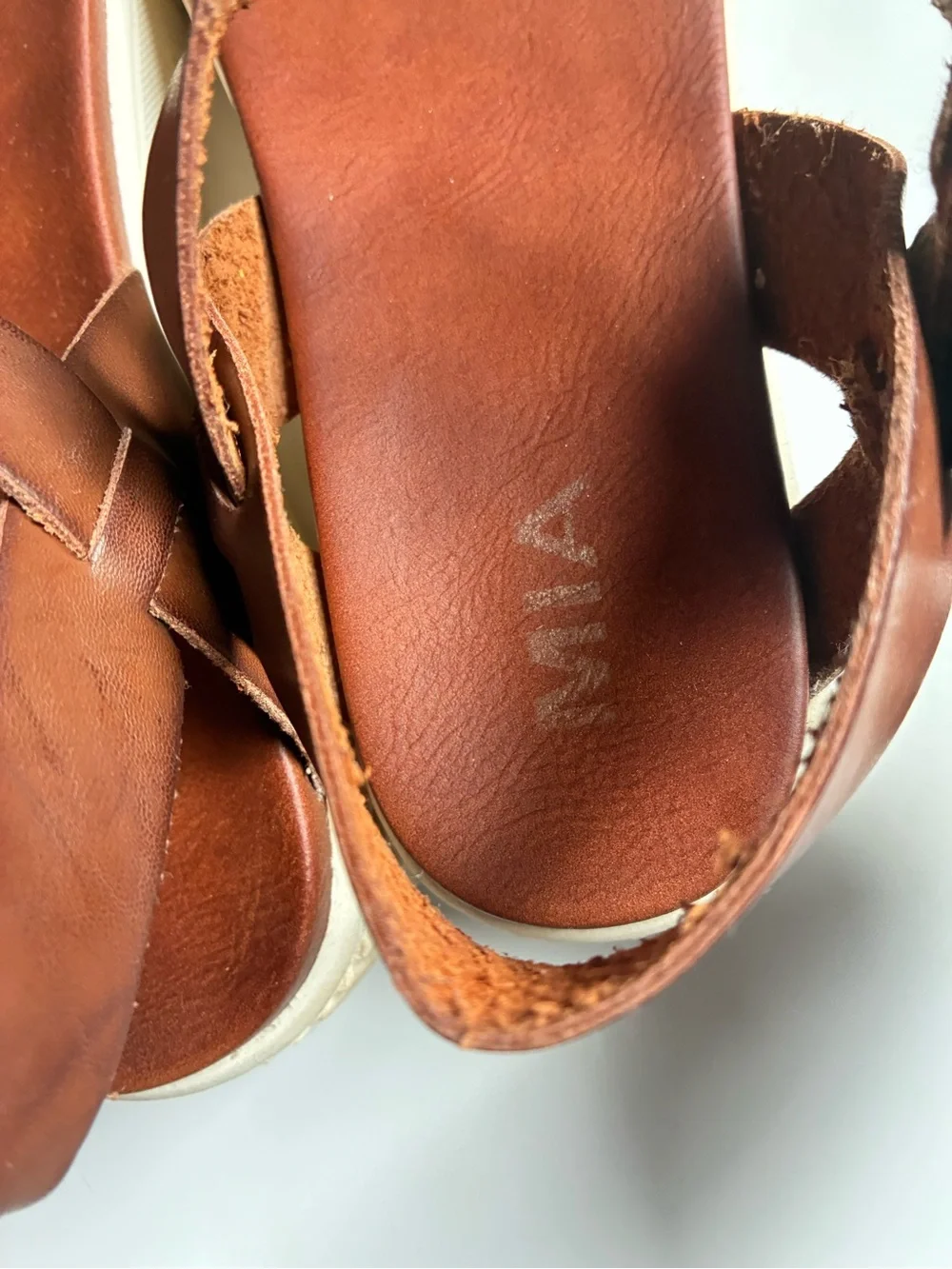 MIA simple leather